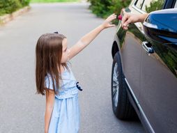 Kidnapovanje dete devojčica auto kola