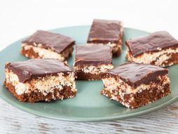 kolač sa čokoladom i kokosom