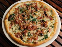 Pica, spanać i slanina