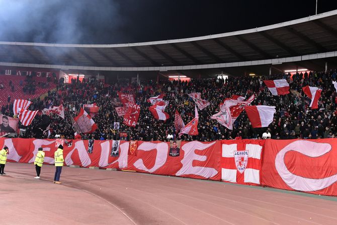 Delije Sever, zastave, navijači, FK Crvena zvezda