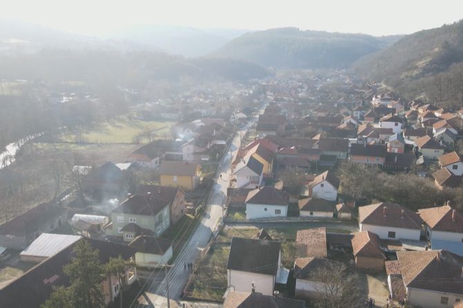 Vladiša Petrović, Strmosten, Despotovac