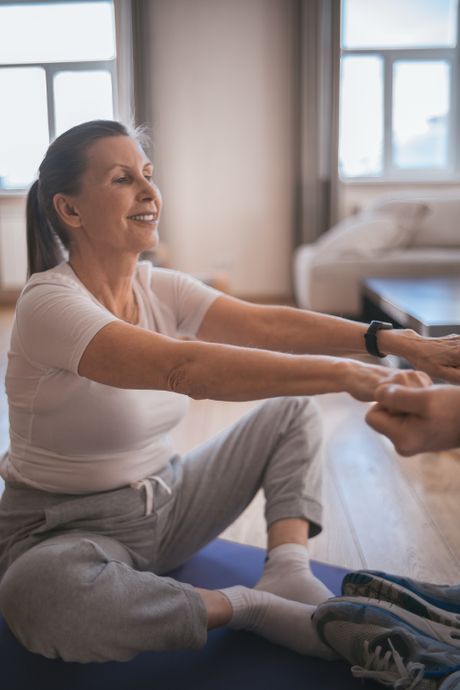 Menopauza, vežbanje, sredovečna žena Menopauza, vežbanje, sredovečna žena