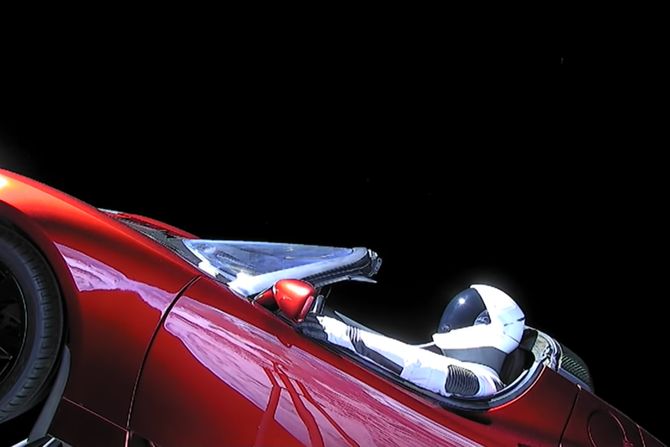 Tesla Roadster Starman svemir