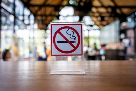 Kafić, zabranjeno pušenje