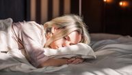Kako da prekinete ciklus anksioznosti u snu koji vas drži budnim noću