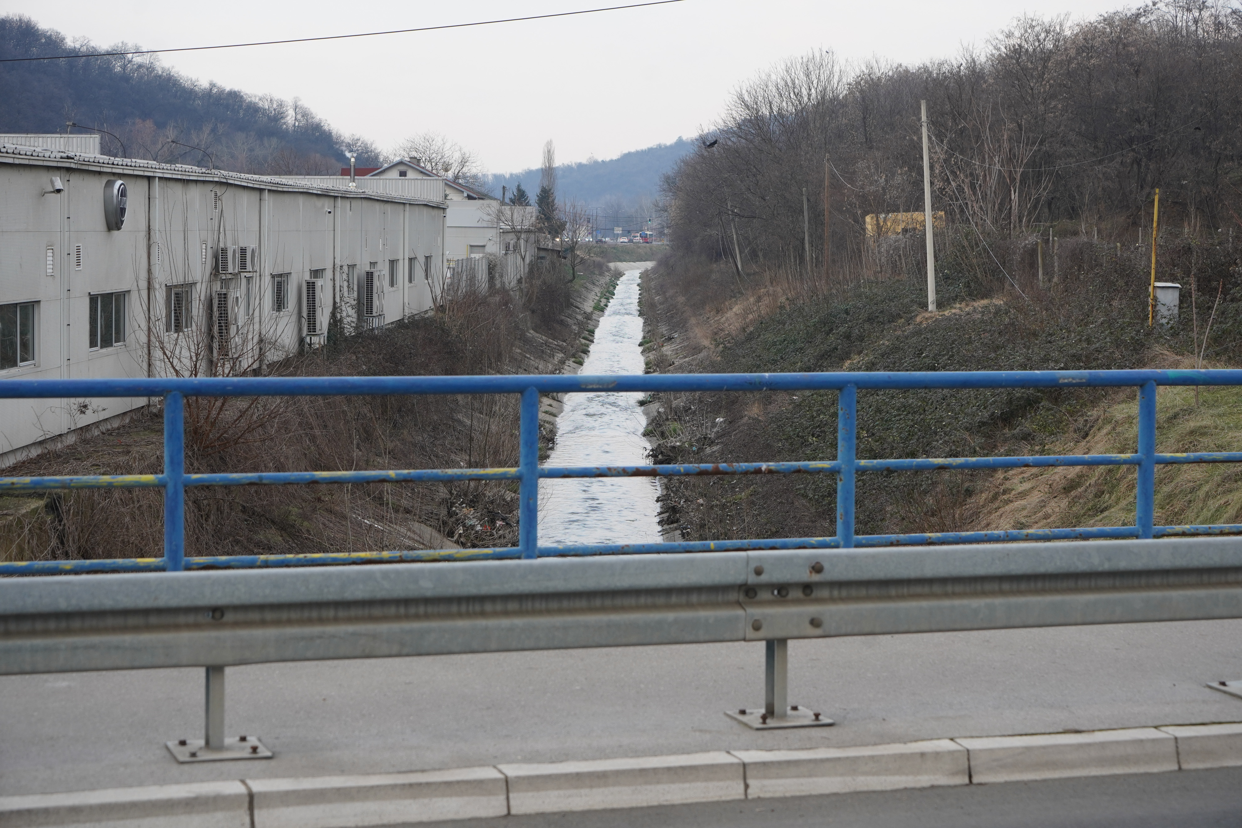 Topčiderka promenila boju, koritom teče roze voda