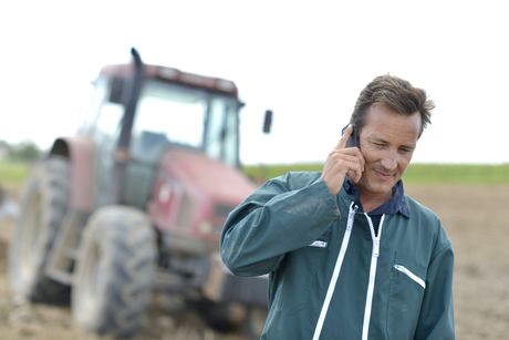 poljoprivrednik, poljoprivreda, agrar, zemljoradnik, mobilni telefon, mobilna aplikacija