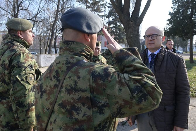 Prva brigada kopnene vojske, Ministar Vučević