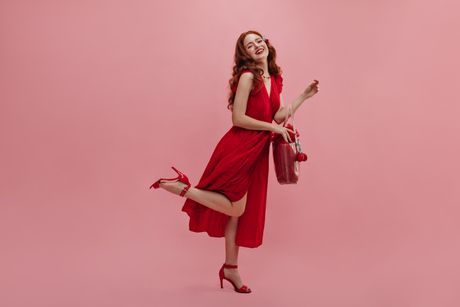 crveno, crvena haljina, dan zaljubljenih, elegantno