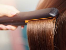 peglnje kose, ispravljanje kose, pegla za kosu, presa