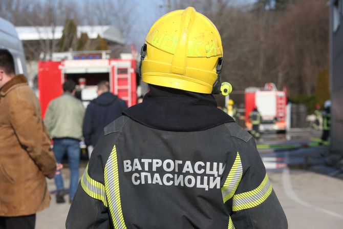 Vatrogasci spasioci Vatrogasci spasioci