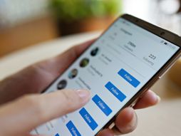 Mobilni telefon društvene mreže pratioci followers Instagram