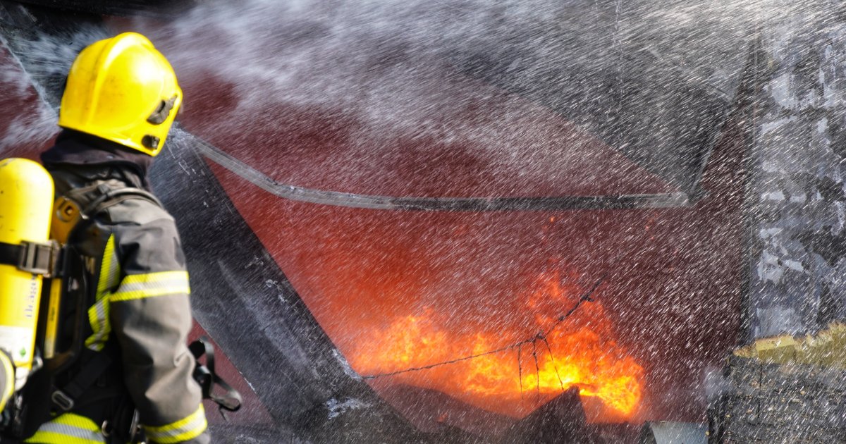 VELIKI POŽAR U GRACU Plamen gutao stambenu zgradu, odjekivale detonacije, desetine povređenih