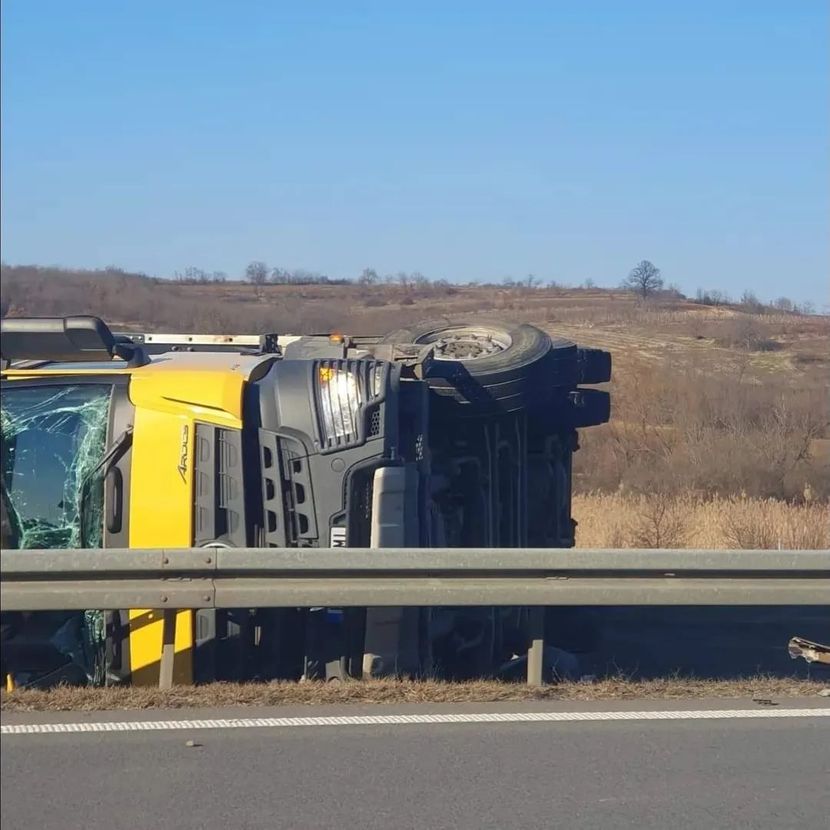 Saobraćajka Kod Malog Požarevca: Prevrnuo Se Kamion, Stvara Se Gužva ...