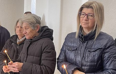 Parastos žrtvama napada na autobus Niš ekspresa