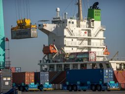 Logistika, luka, kontejneri, transport, špedicija