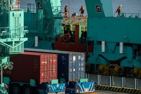 Logistika, luka, kontejneri, transport, špedicija