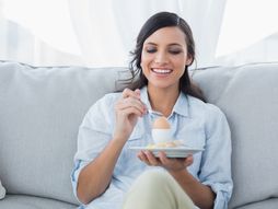 Žena, jaja, doručak