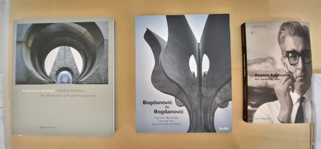 Izložba povodom sto godina od rođenja Bogdana Bogdanovića otvorena u Čačku