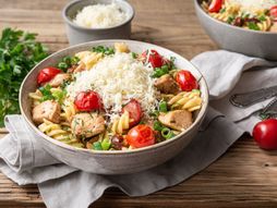 Pileća salata sa makaronama