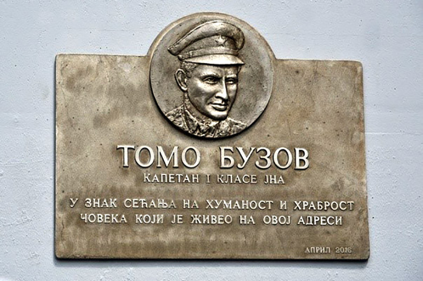 Skinuta spomen-ploča Tomu Buzovu - Telegraf.rs