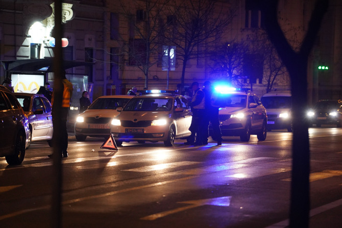 Vozač automobila udario devojku na pešačkom, Zemun