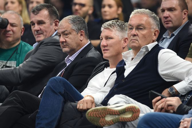 Maršal Glikman, KK Partizan, KK Bajern Minhen, Bastijan Švajnštajger Maršal Glikman, KK Partizan, KK Bajern Minhen, Bastijan Švajnštajger