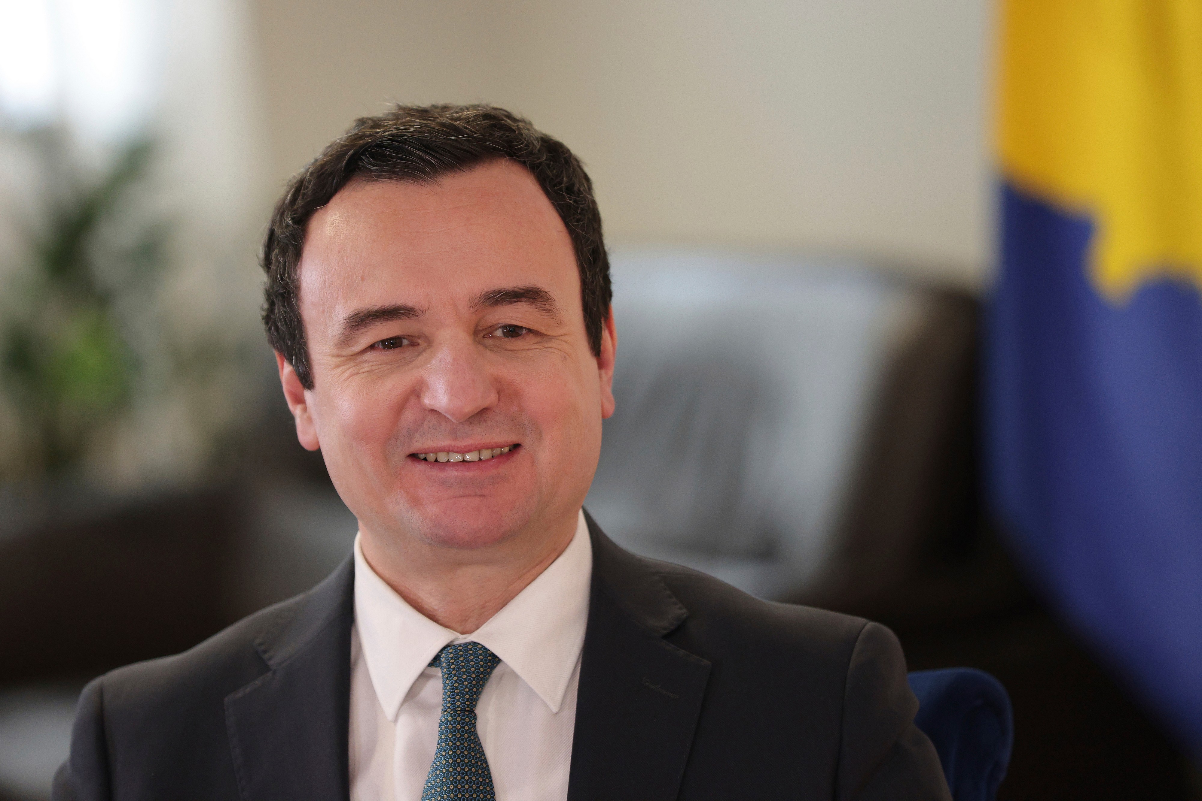 Kurti prijavio mizeran bankovni račun: Pogledajte kakvo bogatstvo krije njegova supruga