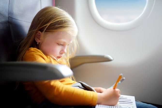 dete u avionu dete u avionu