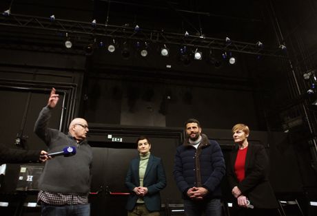 Ana Brnabić i Aleksandar Šapić obišli  rekonstruisano omladinsko pozorište Dadov