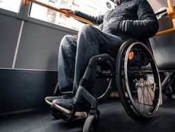 Gradski autobus, invalid, čovek u kolicima, kolica