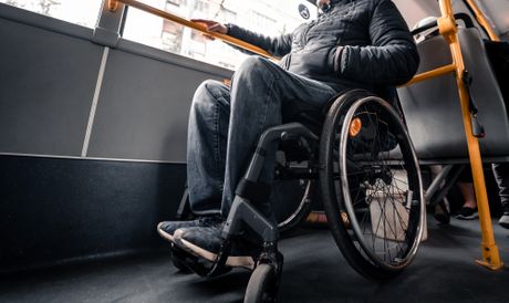 Gradski autobus, invalid, čovek u kolicima, kolica