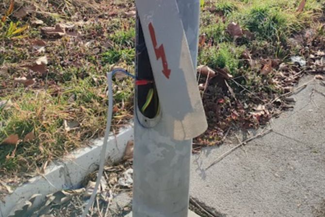 Demontaža nelegalnih priključaka struje u Beogradu Demontaža nelegalnih priključaka struje u Beogradu