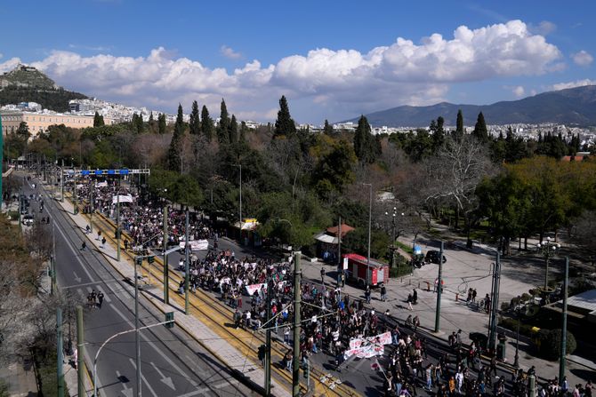 Atina Grčka protest studenti sudar vozova