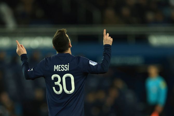 FK PSŽ Lionel Mesi FK PSŽ Lionel Mesi