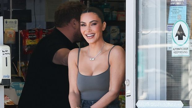 Kim Kardašijan Kardashian i Džejms Korden James Corden