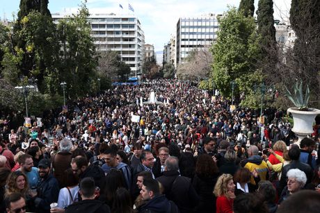 Atina, Grčka, protest, sudar vozova