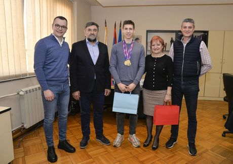 Predsednik opštine ugostio mladog uspešnog plivača Ognjena Pilipovića