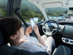 Autonomna vožnja samovozeći auto