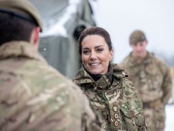 Kejt Midlton, uniforma