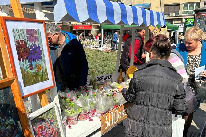 Štićenici Vaspitno-popravnog doma poklanjali saksijsko cveće koje sami uzgajaju, Kruševac