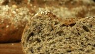 Recept za integralni hleb bez kvasca: Ne mesi se, a danima ostaje svež