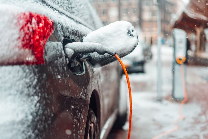 Električni auto punjač zima