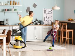 Deca, deca čiste, dete čisti, mama i dete, čišćenje