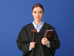 žena sudija, sudija, žena, prava, zakon