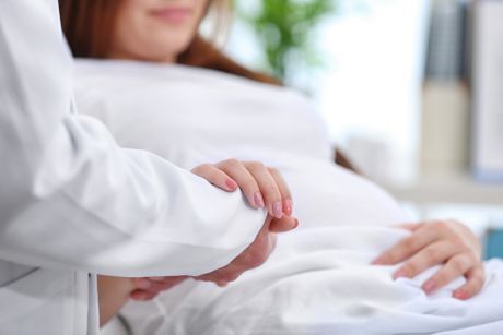 Trudnica trudnoća abortus doktor pacijent podrška