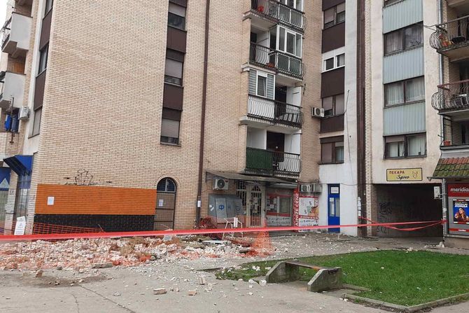 Fasada pala sa zgrade u Smederevu Fasada pala sa zgrade u Smederevu