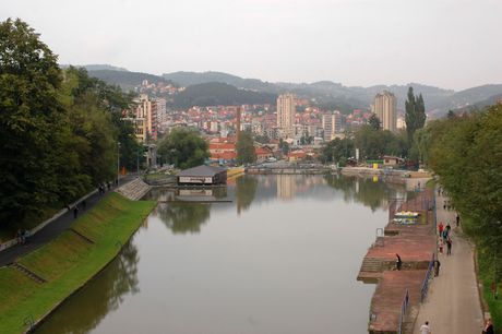 Užice, centar panorama grada, reka Đetinja