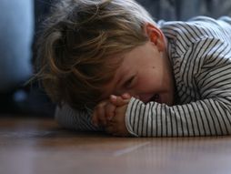 tantrum, bes, dete, plače, plač, ljuti se, ljutnja