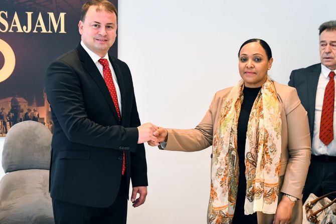 Generalni direktor Novosadskog sajma Slobodan Cvetković prva sekretarka ambasade Angole Fernanda dos Reis Baptista Novosadski sajam Angola Generalni direktor Novosadskog sajma Slobodan Cvetković prva sekretarka ambasade Angole Fernanda dos Reis Baptista Novosadski sajam Angola